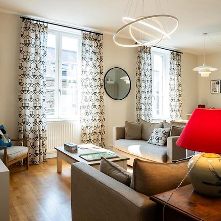Bel Appartement, Bien Equipe Et Confortable Dans Le Centre Historique Fougeres Exterior photo